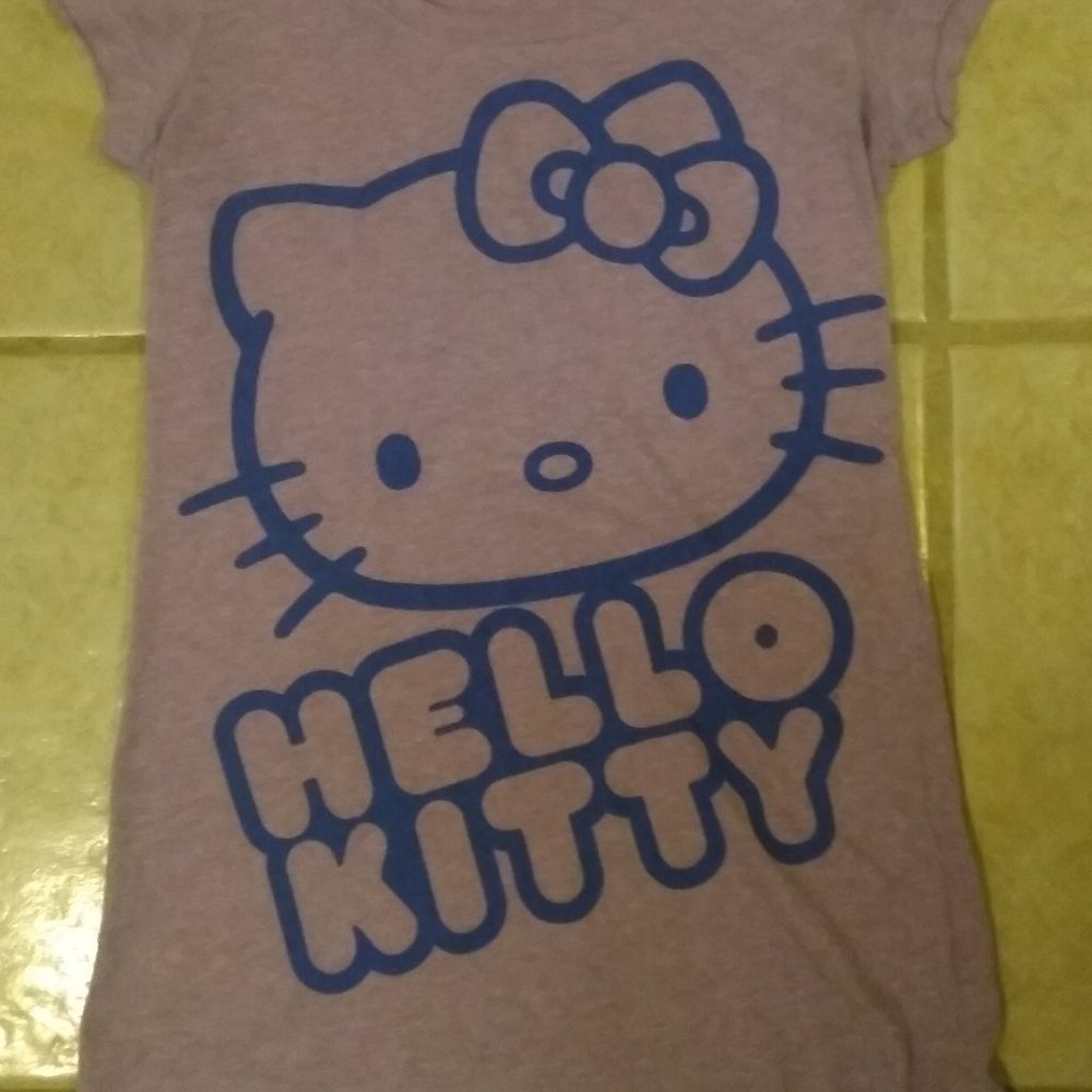Purple hello kitty sanrio tshirt size MD